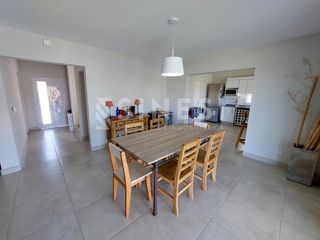 Foto 4 de Casa 5 ambientes AL LAGO con Pileta - Barrio El Canton - Norte