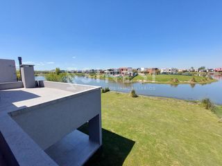 Foto 26 de Casa 5 ambientes AL LAGO con Pileta - Barrio El Canton - Norte