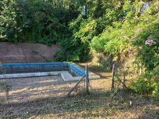 VENTA. Lote en City Bell sobre camino general Belgrano con casa a reciclar o demoler. ¡¡¡IDEAL PARA DESARROLLO INMOBILIARIO!!!.