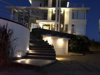 Cariló - Excelente casa sobre línea del mar, alquiler y venta. Consulte!