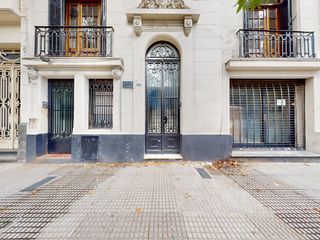 Foto 2 de CASONA EN VENTA EN EL BARRIO DE FLORES