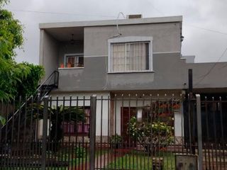 Casa en venta - 5 Dormitorios 3 Baños - 500Mts2 - Quilmes Oeste