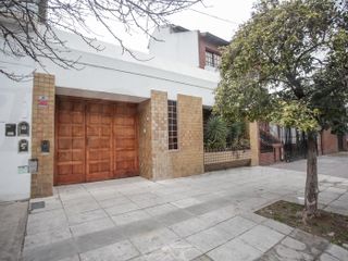 Casa en Venta sobre Lote propio de 4 ambientes en Parque Avellaneda, Capital Federal.