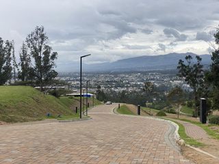 Increíble terreno de venta dentro de urbanización con la mejor vista del Valle de Cumbayá