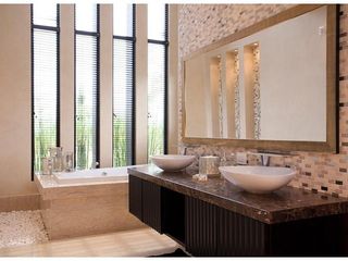 Foto 16 de ESPECTACULAR CASA AMOBLADA DE VENTA, CON PISCINA, EN URB. EXCLUSIVA CUMBAYA (Sector Colegio Menor)