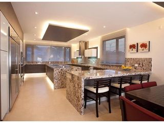 Foto 13 de ESPECTACULAR CASA AMOBLADA DE VENTA, CON PISCINA, EN URB. EXCLUSIVA CUMBAYA (Sector Colegio Menor)