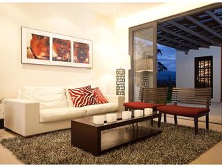 Foto 15 de ESPECTACULAR CASA AMOBLADA DE VENTA, CON PISCINA, EN URB. EXCLUSIVA CUMBAYA (Sector Colegio Menor)
