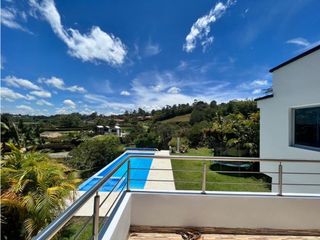 Foto 10 de Casa con Piscina para Renta en la Vía San Antonio La Ceja