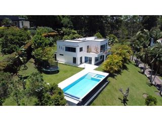 Foto 1 de Casa con Piscina para Renta en la Vía San Antonio La Ceja