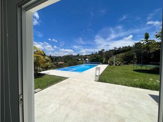 Foto 23 de Casa con Piscina para Renta en la Vía San Antonio La Ceja