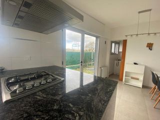 Casa en venta - 3 dormitorios 2 baños 2 cocheras - 367,5mts2 totales - Manuel Belgrano Gonnet
