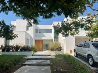 Foto 2 de Casa racionalista en El Golf, Nordelta