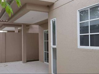 Foto 8 de Venta de casa 4 Dormitorios en Urb. Casalaguna Etapa Brisana Cerca Riocentro Dorado.