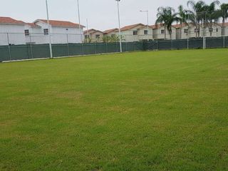 Foto 17 de Venta de casa 4 Dormitorios en Urb. Casalaguna Etapa Brisana Cerca Riocentro Dorado.
