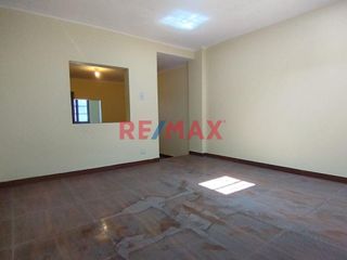 Foto 15 de ¡No dejes pasar esta excelente oportunidad! Casa de 2 pisos en la Av. Iquitos, La Victoria, ideal para casa habitación, oficina o negocio. Con 135 m²