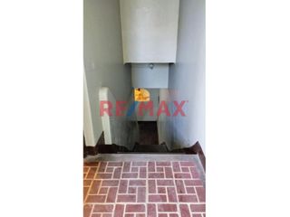 Foto 9 de ¡No dejes pasar esta excelente oportunidad! Casa de 2 pisos en la Av. Iquitos, La Victoria, ideal para casa habitación, oficina o negocio. Con 135 m²