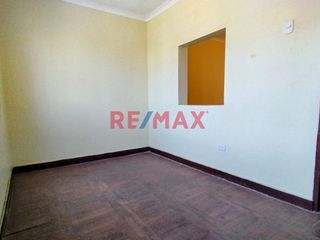 Foto 16 de ¡No dejes pasar esta excelente oportunidad! Casa de 2 pisos en la Av. Iquitos, La Victoria, ideal para casa habitación, oficina o negocio. Con 135 m²