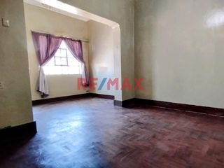 Foto 2 de ¡No dejes pasar esta excelente oportunidad! Casa de 2 pisos en la Av. Iquitos, La Victoria, ideal para casa habitación, oficina o negocio. Con 135 m²