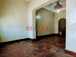 Foto 3 de ¡No dejes pasar esta excelente oportunidad! Casa de 2 pisos en la Av. Iquitos, La Victoria, ideal para casa habitación, oficina o negocio. Con 135 m²