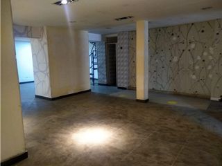 SE VENDE CASA COMERCIAL EN EL PARQUE PRINCIPAL