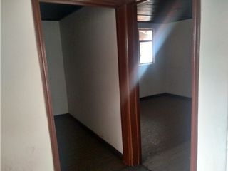 SE VENDE CASA COMERCIAL EN EL PARQUE PRINCIPAL