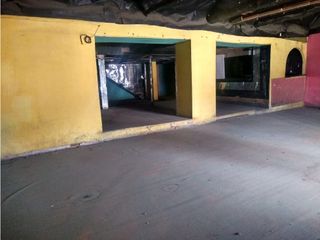 SE VENDE CASA COMERCIAL EN EL PARQUE PRINCIPAL