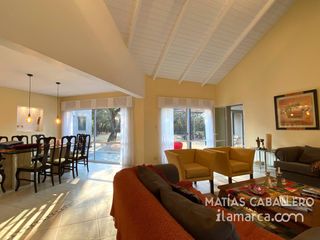 Foto 2 de casa a la venta en Lomas de La Carolina, toda en planta baja, luminosa y muy bien distribuida