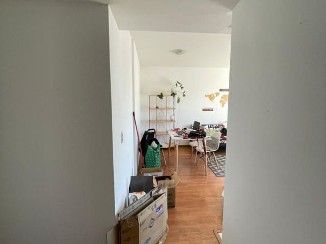 Amplio dos ambientes , piso alto vista abierta Sobre Av Cabildo y Paroissien .