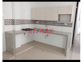 Foto 7 de ¡Casa de Estreno en Urb. La Ensenada III Etapa!
Ubicación Ideal: A la espalda de la Universidad Señor de Sipán, en una zona tranquila y segura con pa