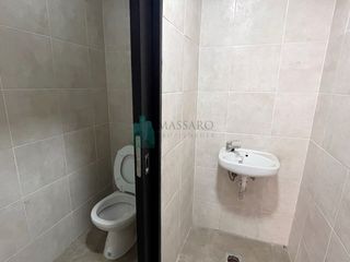 Galpón con vivienda sobre lote de 8.66x39.72, Floresta.