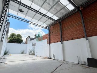 Galpón con vivienda sobre lote de 8.66x39.72, Floresta.