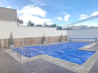 Hermosa Casa en Venta en Cumbayá de 274m² con piscina, gimnasio y guardianía 24/7 I Cerca al Parque