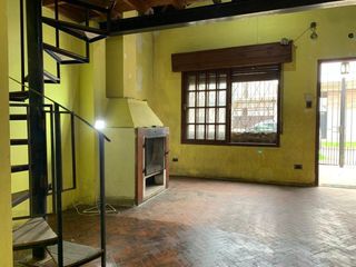 Casa PH en alquiler en Villa Dominico
