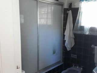 Foto 5 de Sobre dos Terrenos formando 500 metros 5 ambientes, y baños con Dto interno excelente zona