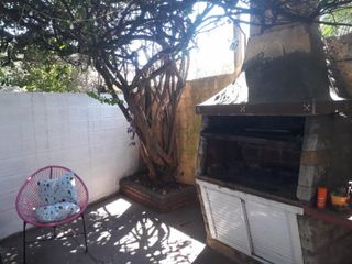 Foto 4 de Sobre dos Terrenos formando 500 metros 5 ambientes, y baños con Dto interno excelente zona