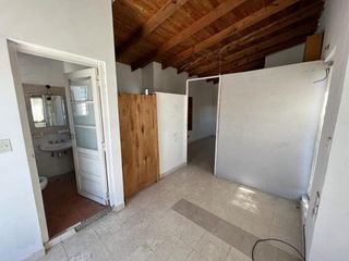 Casa en venta - 4 dormitorios, 2 baños - 300mts2 - Tolosa, La Plata