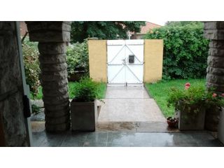 Foto 5 de Chalet 5 ambientes en esquina. Garage/quincho zona Chauvin