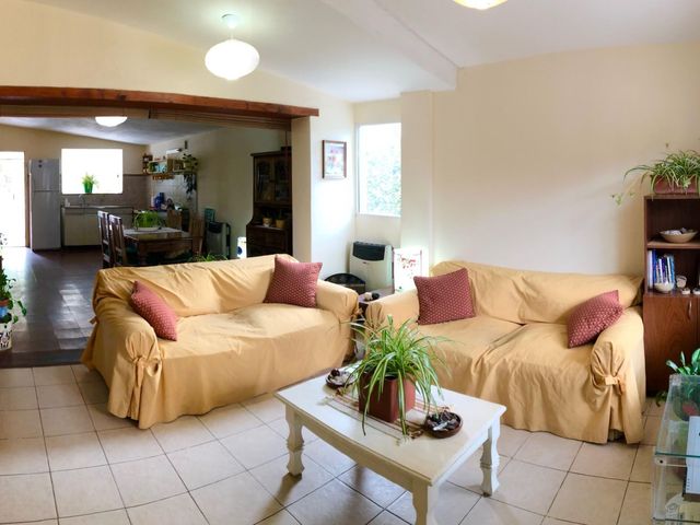 VENTA HERMOSA CASA EN LA CUMBRE TRES DORMITORIOS