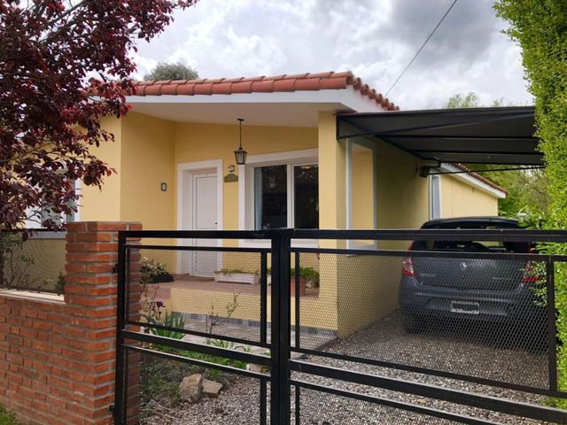 VENTA HERMOSA CASA EN LA CUMBRE TRES DORMITORIOS