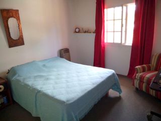 Foto 5 de VENTA DE CASA SOBRE LOTE PROPIO DE DOS PLANTAS Y COCHERA