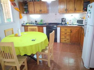 Foto 20 de VENTA DE CASA SOBRE LOTE PROPIO DE DOS PLANTAS Y COCHERA