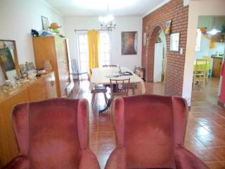 Foto 18 de VENTA DE CASA SOBRE LOTE PROPIO DE DOS PLANTAS Y COCHERA