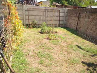 Foto 27 de VENTA DE CASA SOBRE LOTE PROPIO DE DOS PLANTAS Y COCHERA