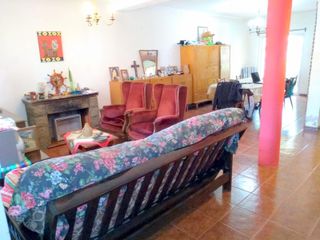 Foto 23 de VENTA DE CASA SOBRE LOTE PROPIO DE DOS PLANTAS Y COCHERA