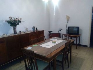 Foto 3 de Casa de 3 ambientes con gge p/2 autos, patio y terraza apta para seguir edificando