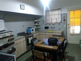 Foto 4 de Casa de 3 ambientes con gge p/2 autos, patio y terraza apta para seguir edificando