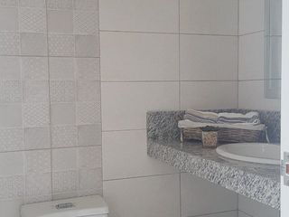 Foto 4 de Venta de Casa en Urb. Casa Laguna, cerca del C.C Plaza Batan, Via a Samborondon