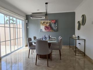Foto 8 de Venta de Casa en Urb. Casa Laguna, cerca del C.C Plaza Batan, Via a Samborondon