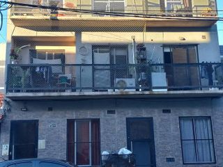 Alquiler de departamento de 2 ambientes con balcón en Crucesita
