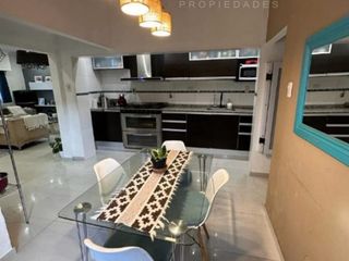 Casa PH en venta en Ezpeleta Este